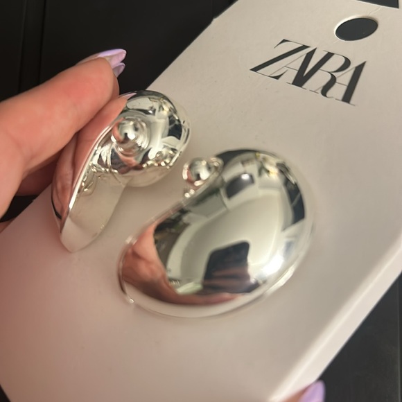 NWT ZARA SILVER SHELL STATEMENT EARRINGS SOLD OUT - Picture 2 of 4
